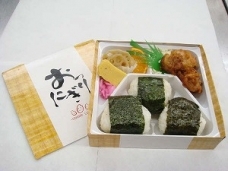 おにぎり弁当